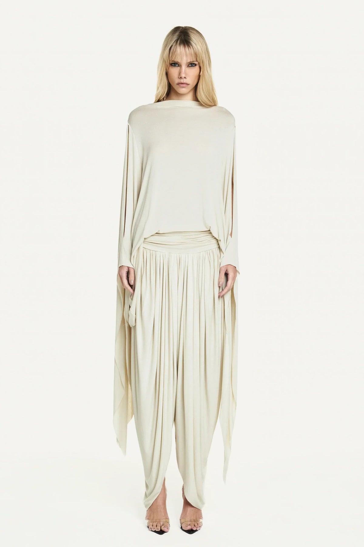 Top Ample Beige à Manches Asymétriques
