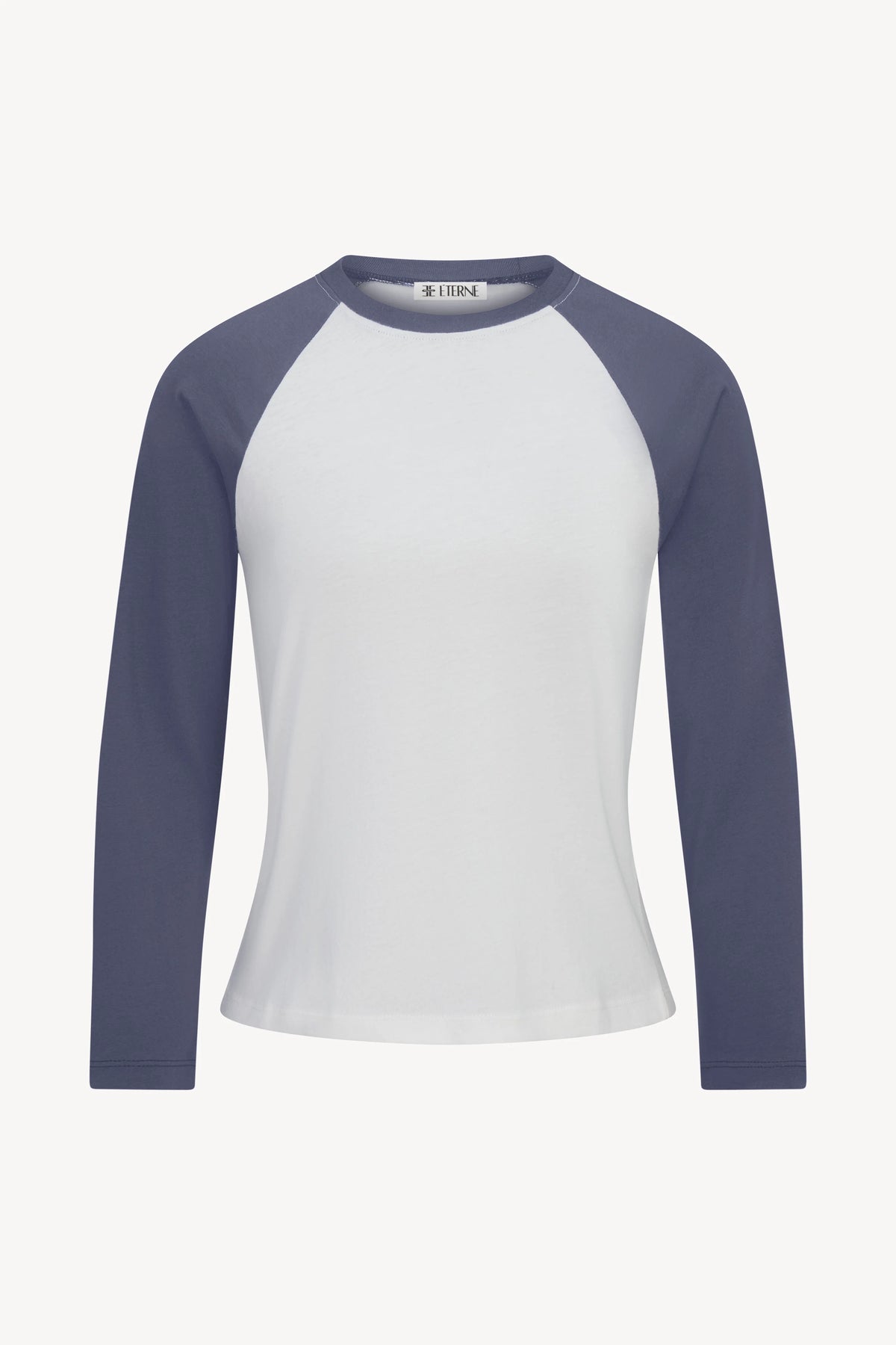 Baseball Tee femme en coton modal ivoire et bleu marine délavé

Baseball Tee Ivory Washed Navy porté par un mannequin

T-shirt femme slim fit ivoire et bleu marine ÉTERNE