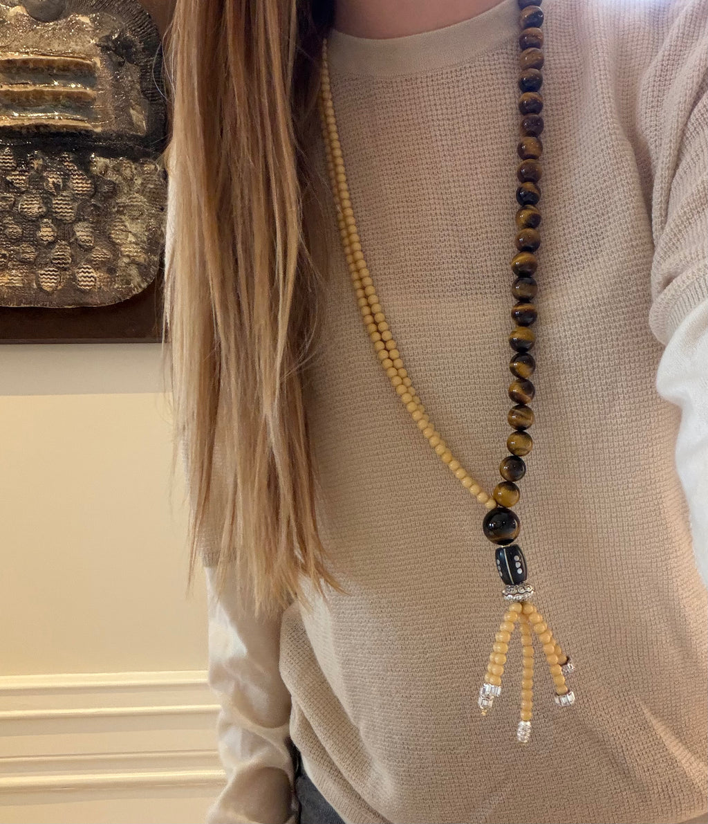 Collier Long – Œil de Tigre & Perles Beige