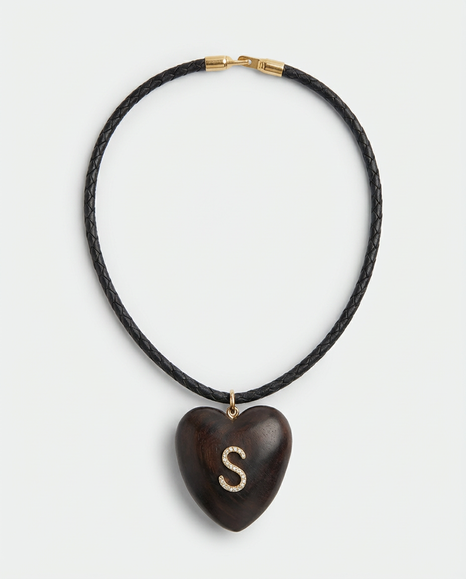Collier Cœur en Bois sur cordon cuir – Lettre Personnalisable