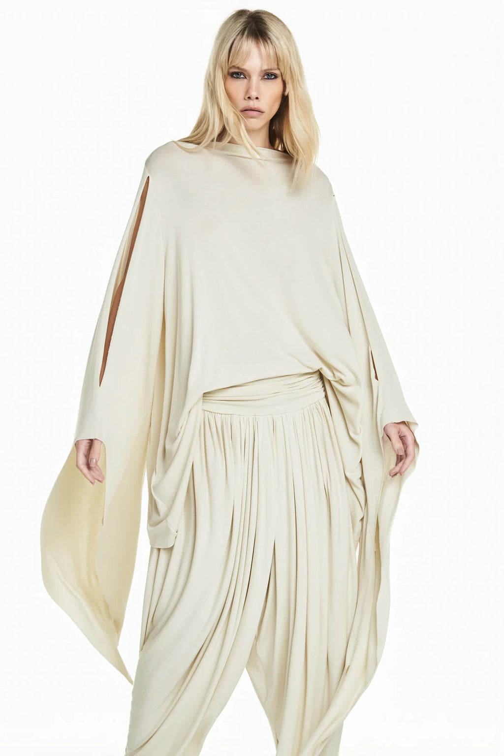 Top Ample Beige à Manches Asymétriques