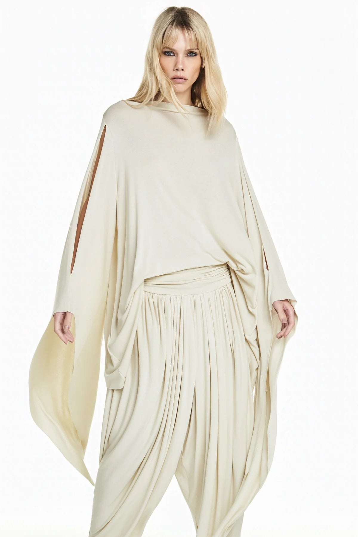 Top Ample Beige à Manches Asymétriques