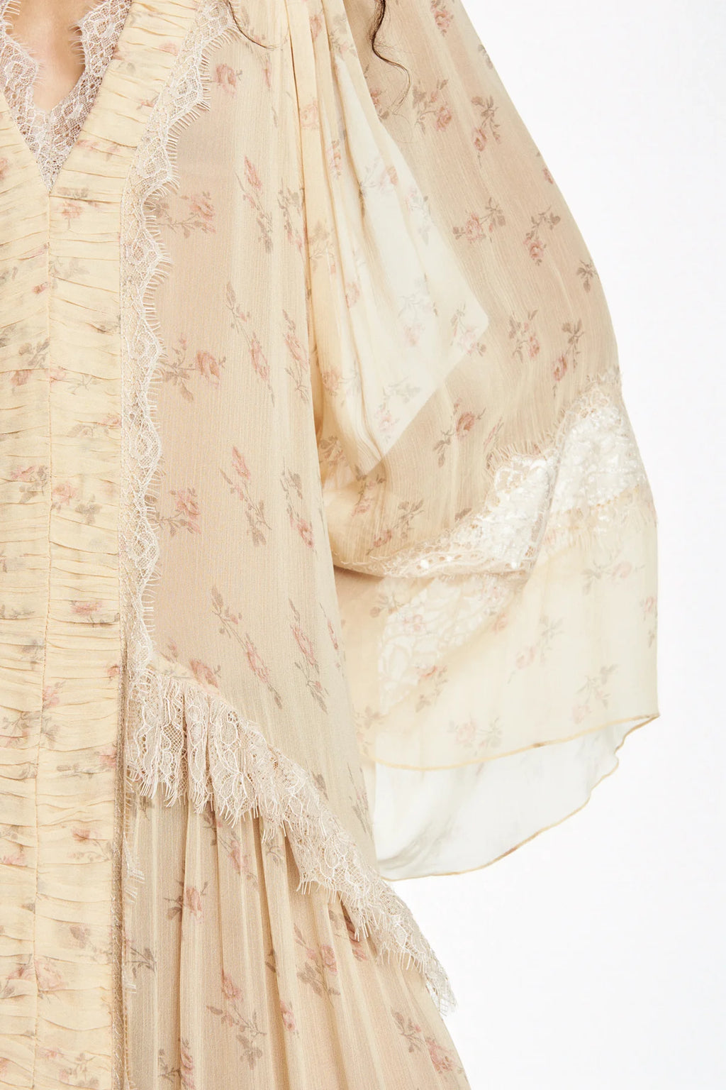 Robe Longue Fleurie en Chiffon et Dentelle