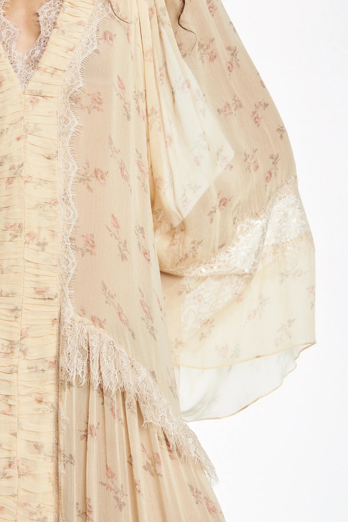 Robe Longue Fleurie en Chiffon et Dentelle